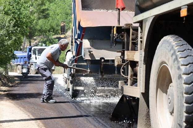 Antalya'da Kaş Beldibi ve Sütleğen Grup Yolu asfaltlanıyor 