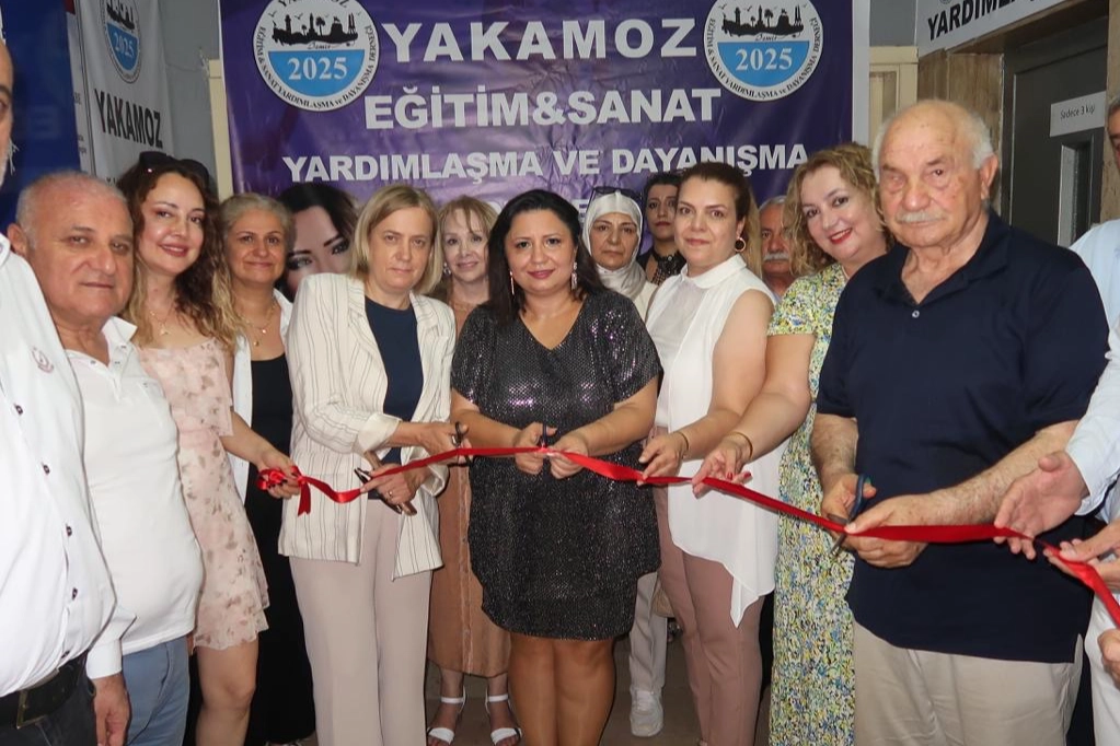 İzmir’de Yakamoz Derneği açıldı 