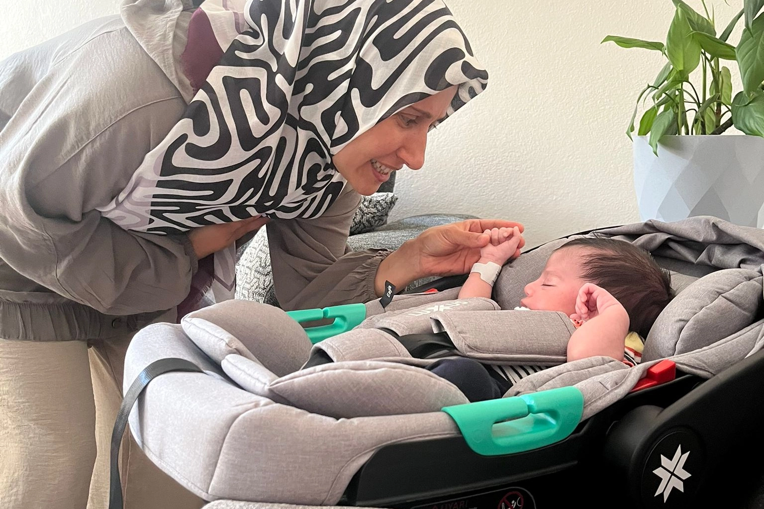 Emre bebek, İzmir’de koruyucu aileyle buluştu... 'Geçici Koruyucu Aile' modeli yaygınlaşıyor 