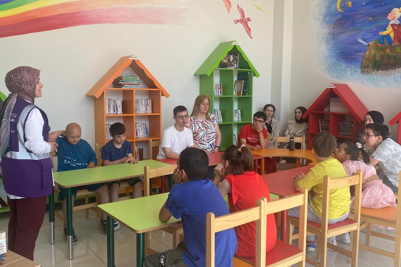 Özel çocuklar İZGİM’de kitaplarla ve el sanatlarıyla tanıştı 
