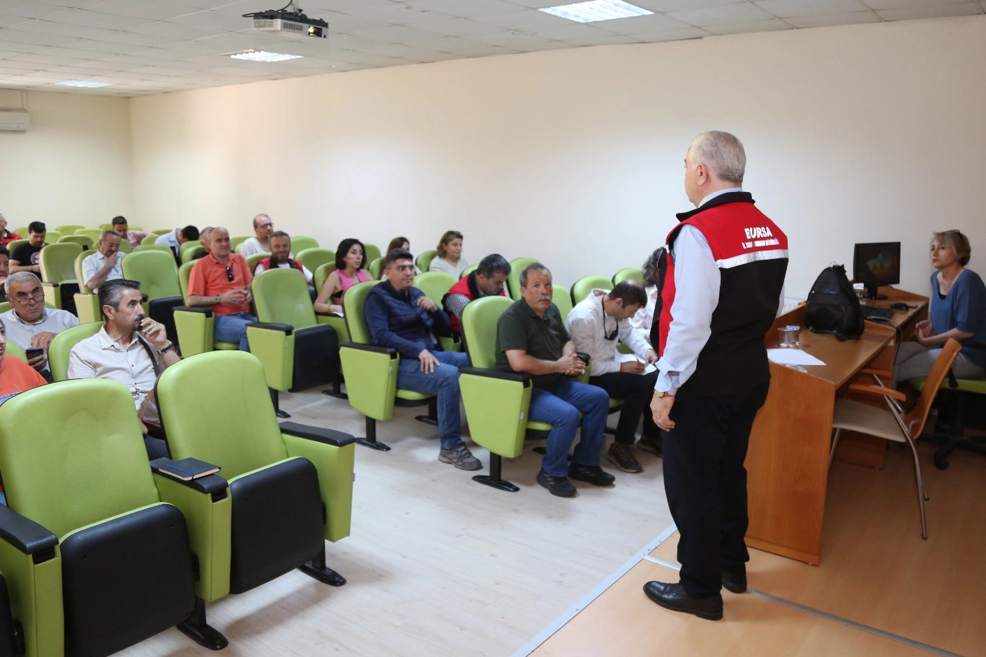 Bursa'da üreticilere 'bağlarda don zararı' eğitimi 