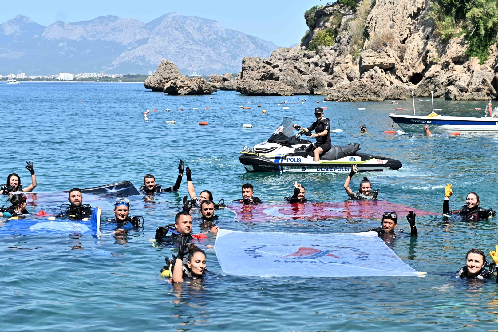 Muratpaşa’nın plajlarıyla gurur: Mavi bayrakta 10 yıllık rekor! 