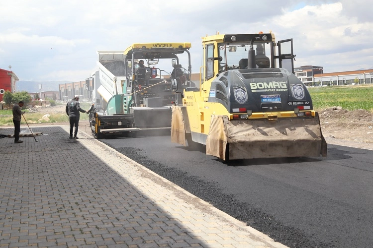 Kayseri Melikgazi'de asfalt çalışması tam gaz 