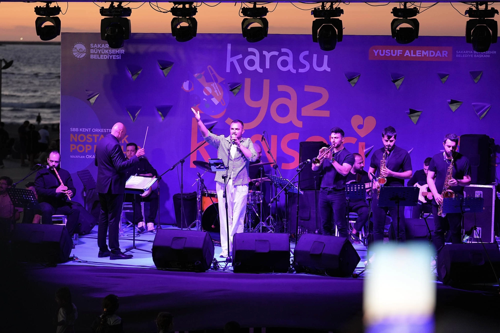 Sakarya Karasu’da yaz akşamına neşe katan nostalji konseri 