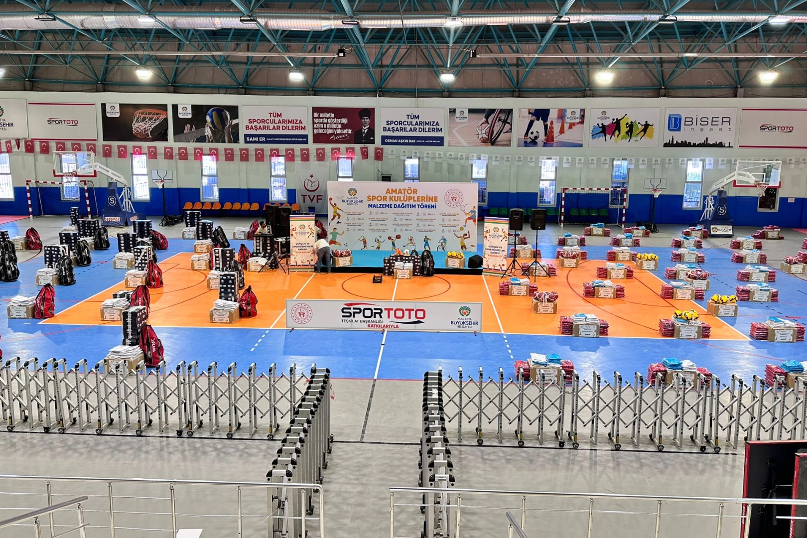 Malatya'da amatör spora malzeme desteği 