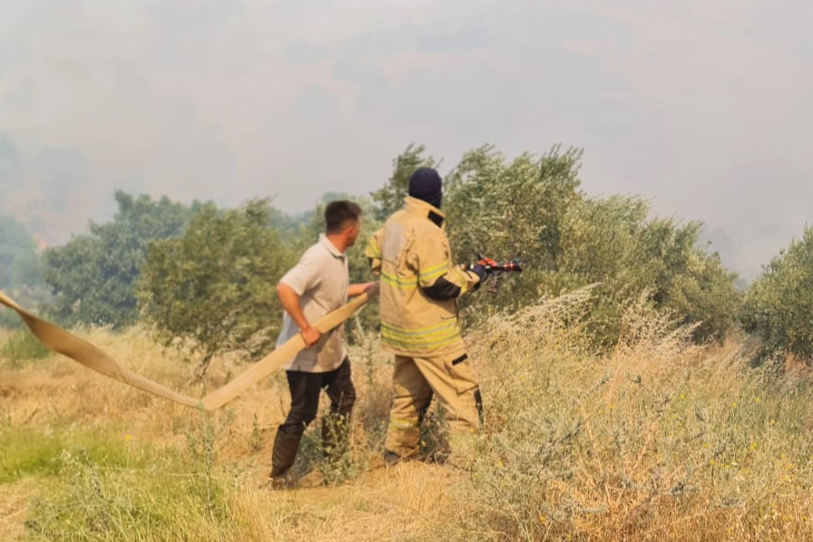 İzmir Ödemiş’te yangınla mücadele sürüyor 
