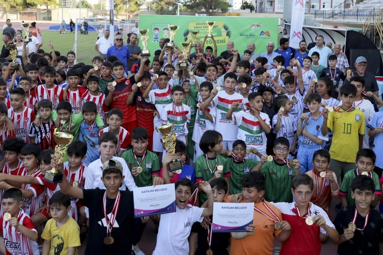Mersin'de ‘U-11 / U-12 Futbol Şenlik Ligi’ sona erdi 