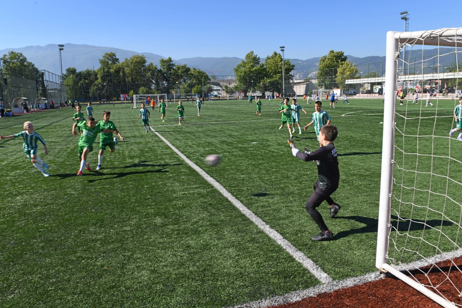Geleceğin futbolcuları Osmangazi’de sahaya çıktı 