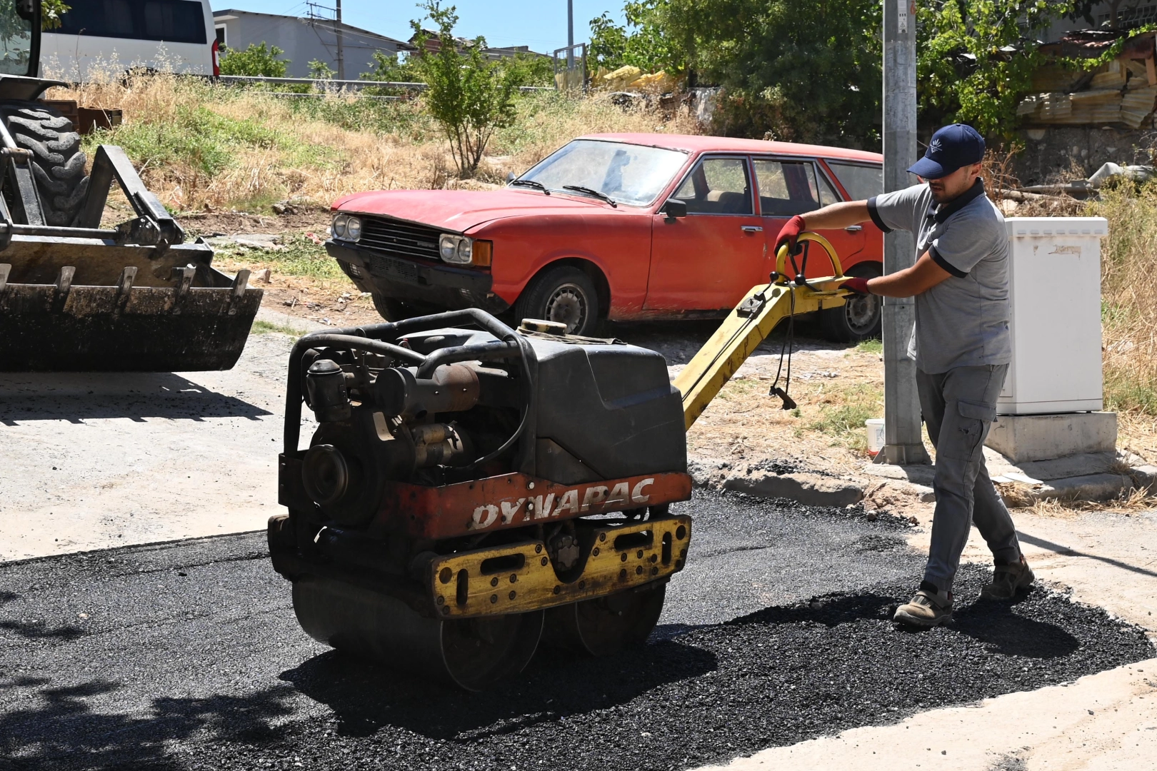 İzmir Karabağlar’da yol onarımları hız kesmiyor 