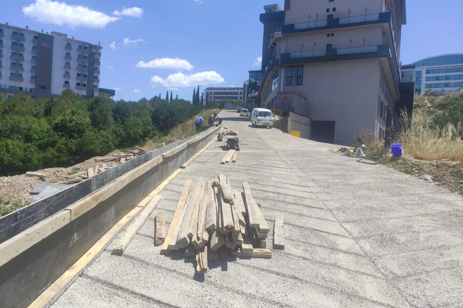 İzmit'te Kabaoğlu’nda parapet çalışması 