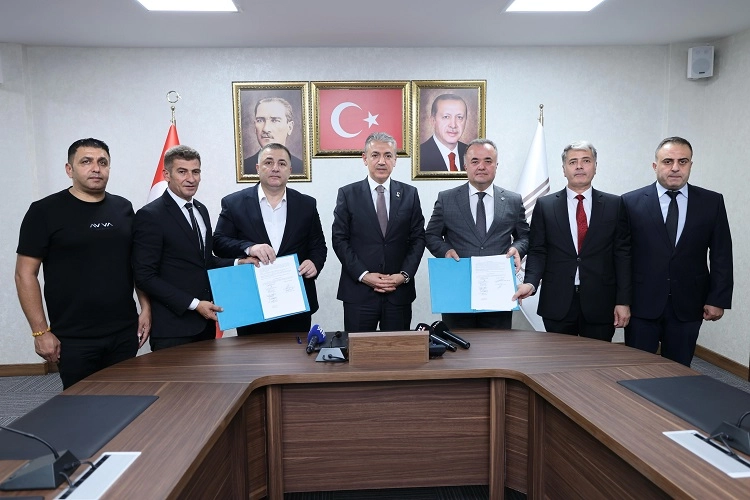 Mardin'de Büyükşehir Belediye işçilerine zam müjdesi Mardin'de Büyükşehir Belediye işçilerine zam müjdesi