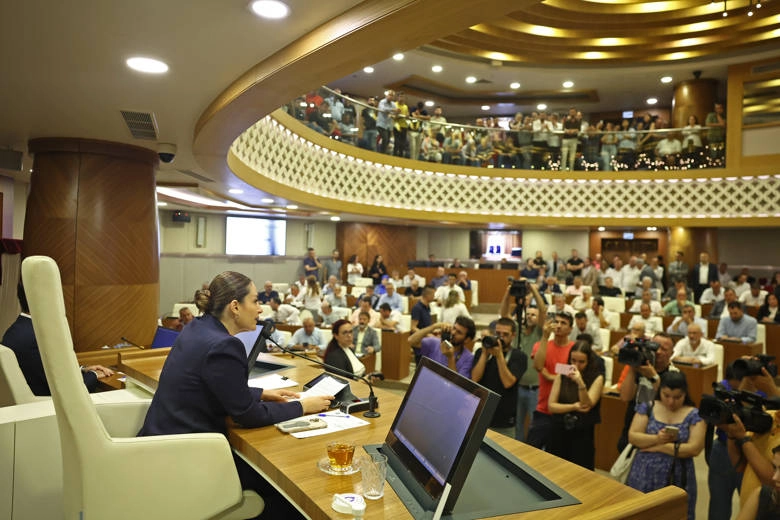 Antalya Büyükşehir Belediyesi Başkan Vekili Büşra Özdemir oldu Antalya Büyükşehir Belediyesi Başkan Vekili Büşra Özdemir oldu