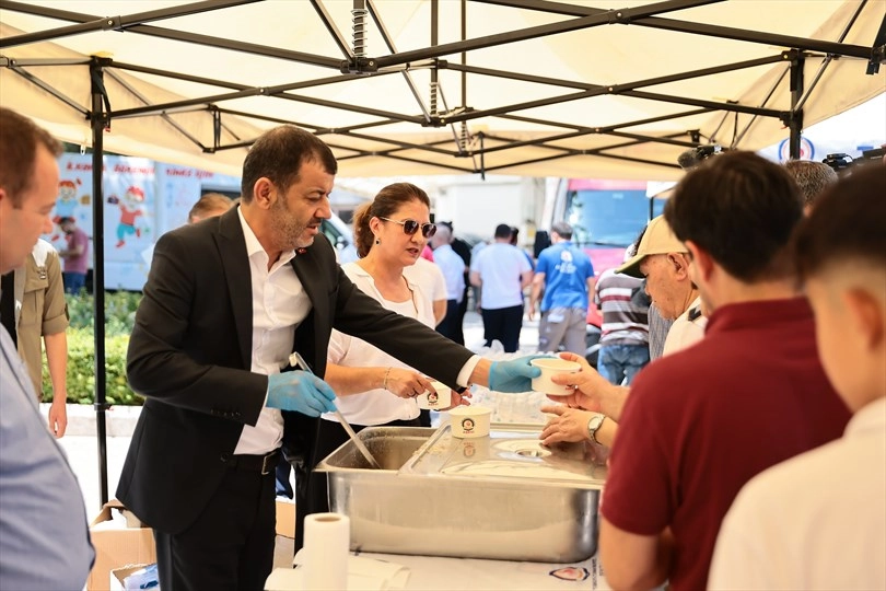 Denizli Büyükşehir'den vatandaşa aşure ikramı 