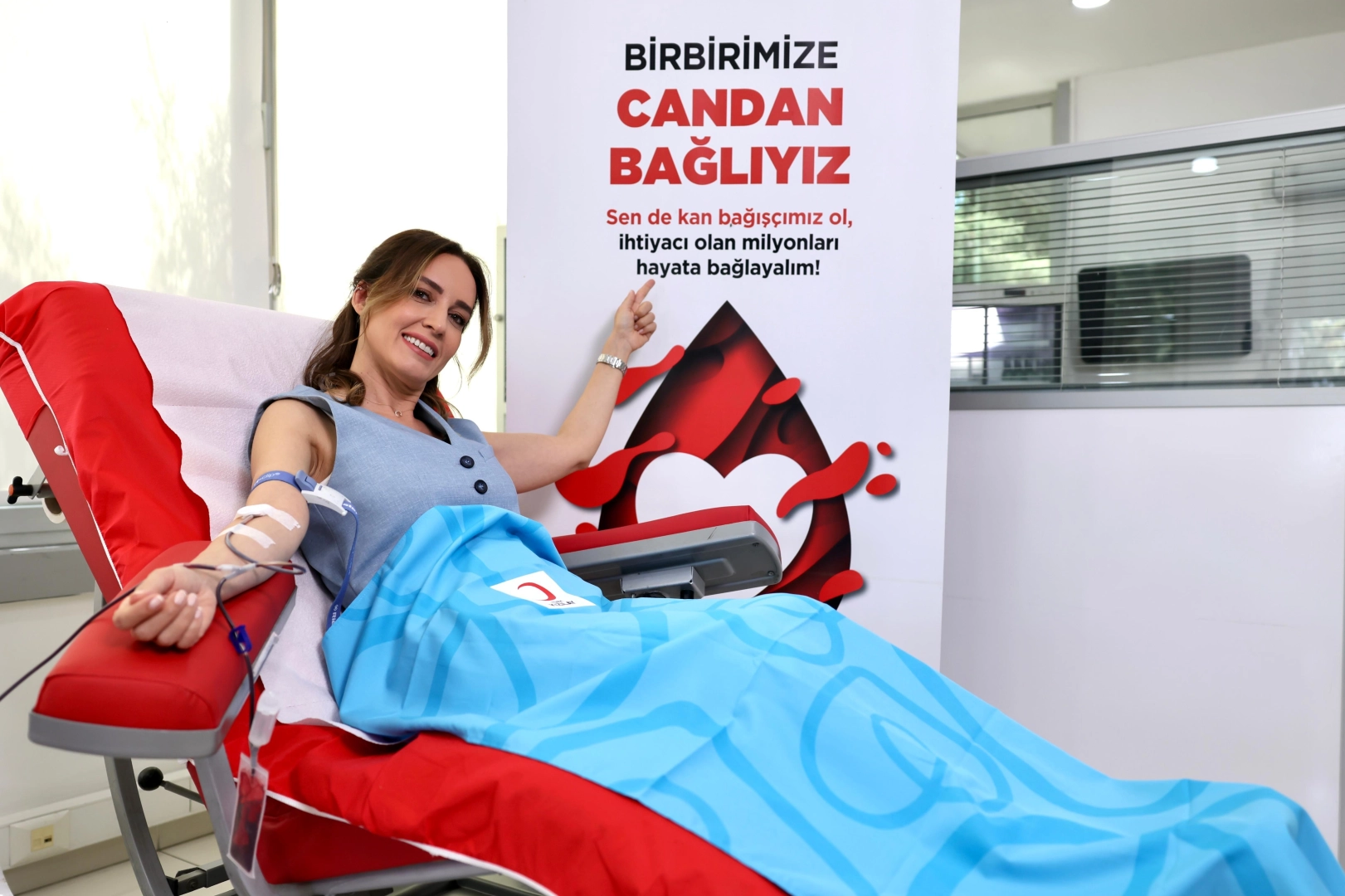 Ünlü isimlerden Türkiye'ye çağrı... Onlar Kızılay için 'candan bağlı'lar 