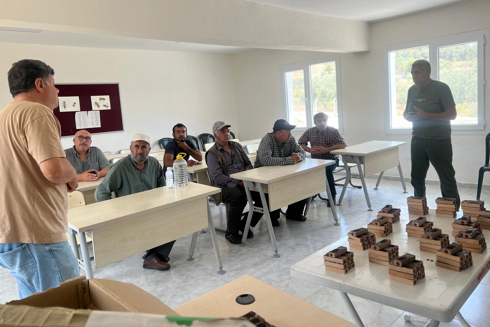 Manisa Büyükşehir'den üreticilere ana arı desteği 