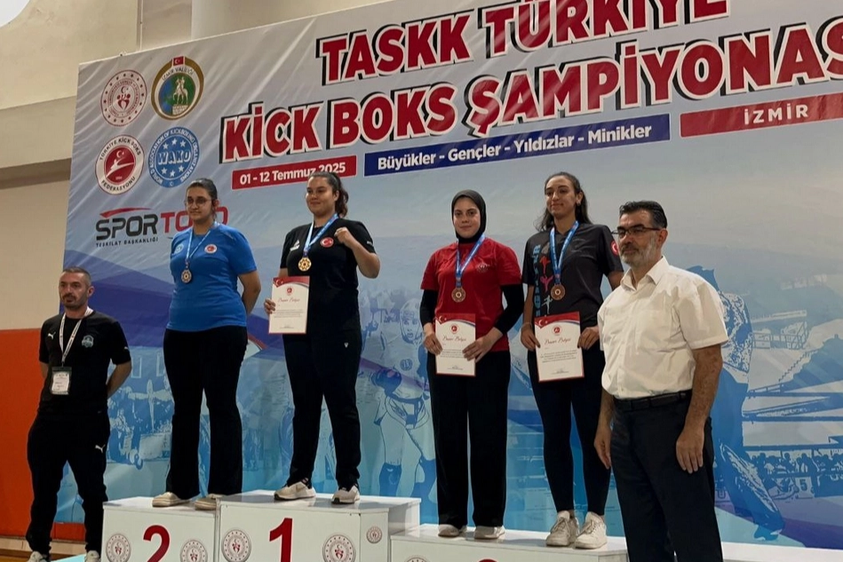 Kick boksta Çayırova’ya Türkiye şampiyonluğu geldi 