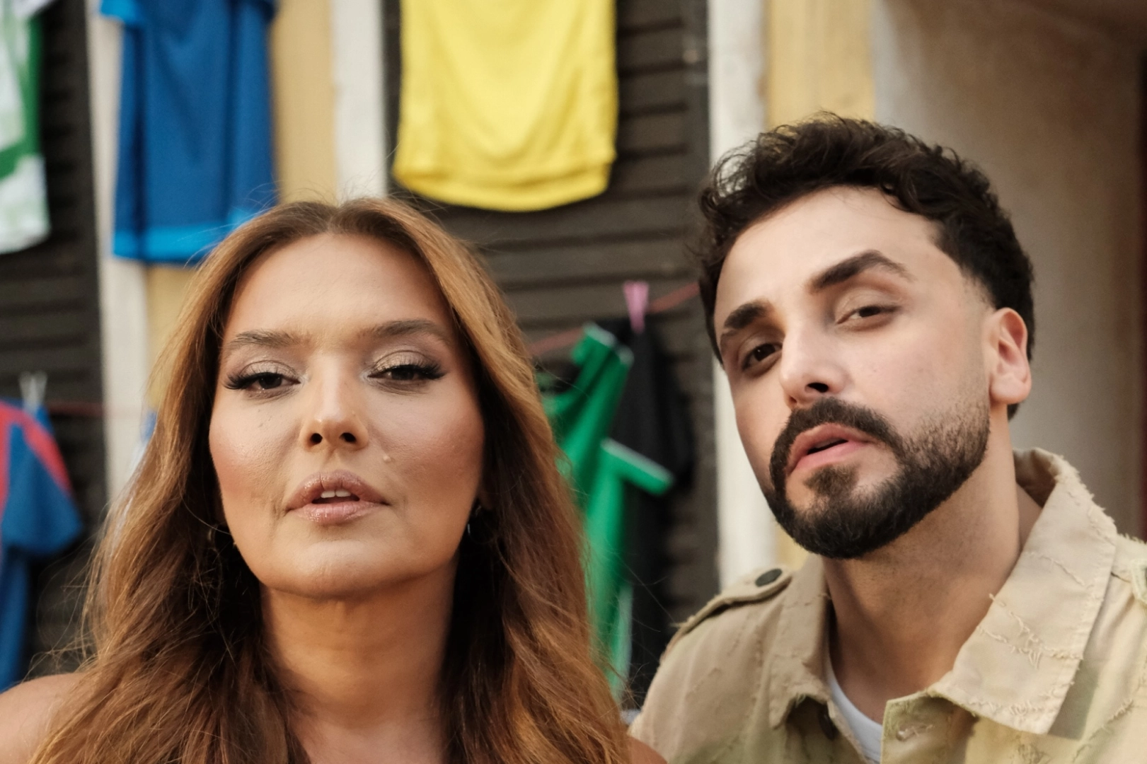 Demet Akalın & Sefo’nun 'Yerinde Dur'u zirvede! 
