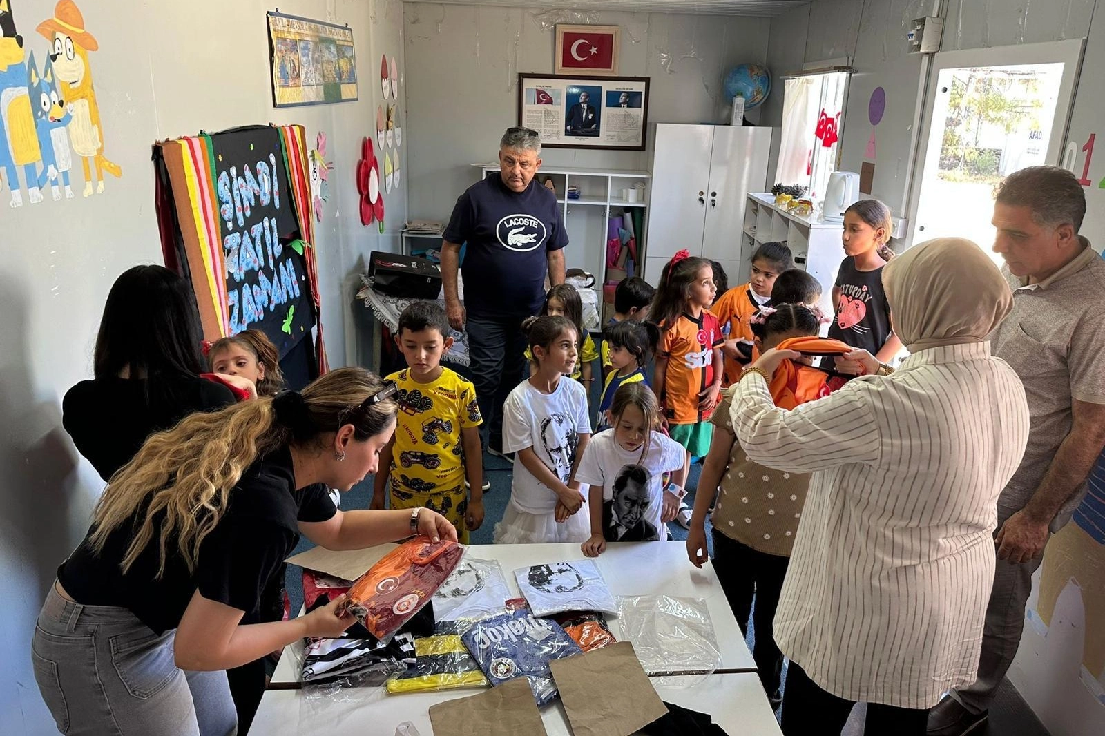 Hollanda’da yaşayan Türkler depremi unutmadı... Altın Lale Vakfı’ndan deprem bölgesine 19. ziyaret 