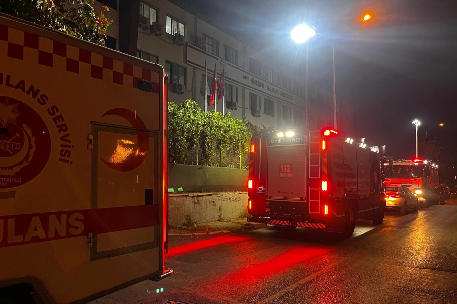 İzmir'deki bakımevinde korkutan yangın! 