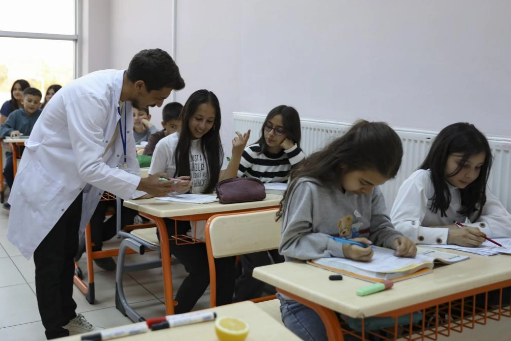 Eğitimdeki başarı çıtası bir kez daha yükseltildi 