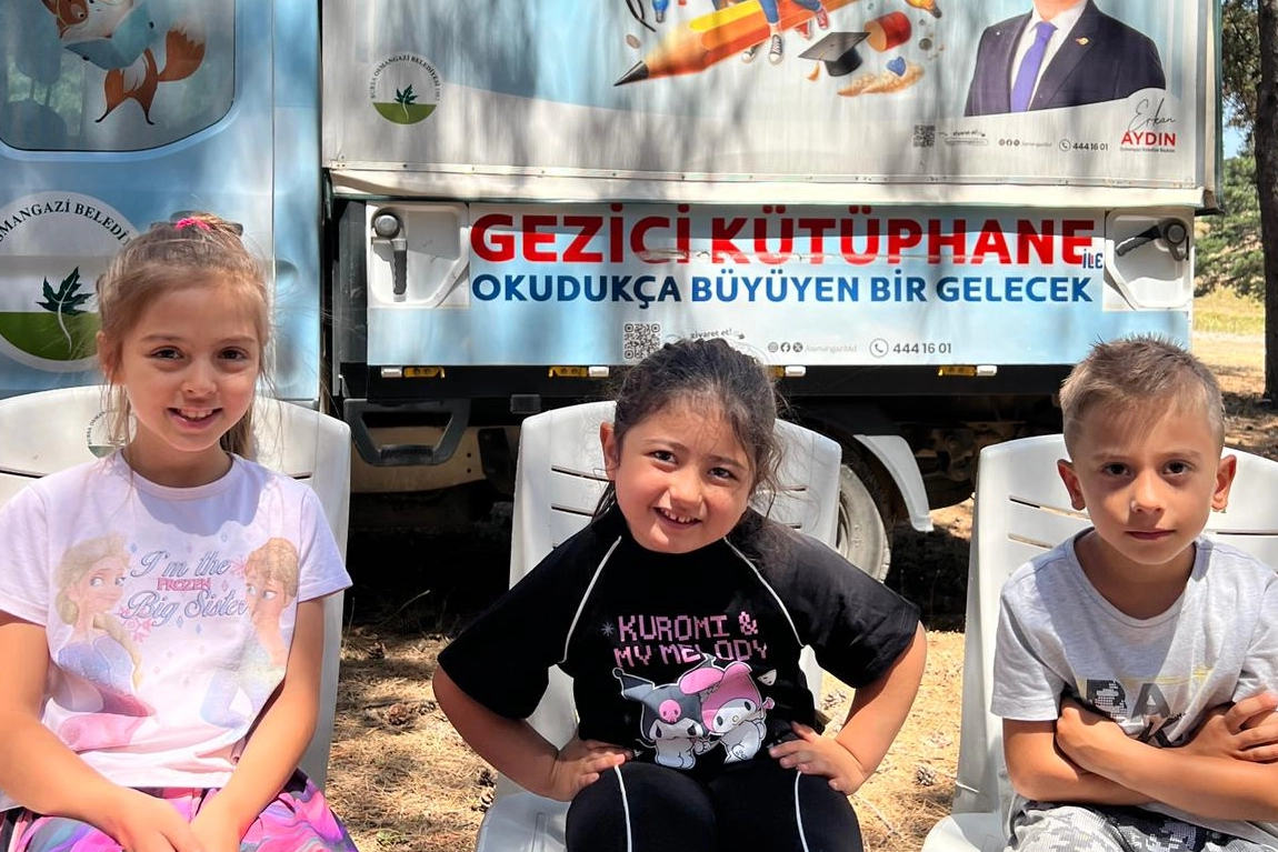 Bursa Osmangazi'de gezici kütüphane çocukları masallar ile buluşturdu 