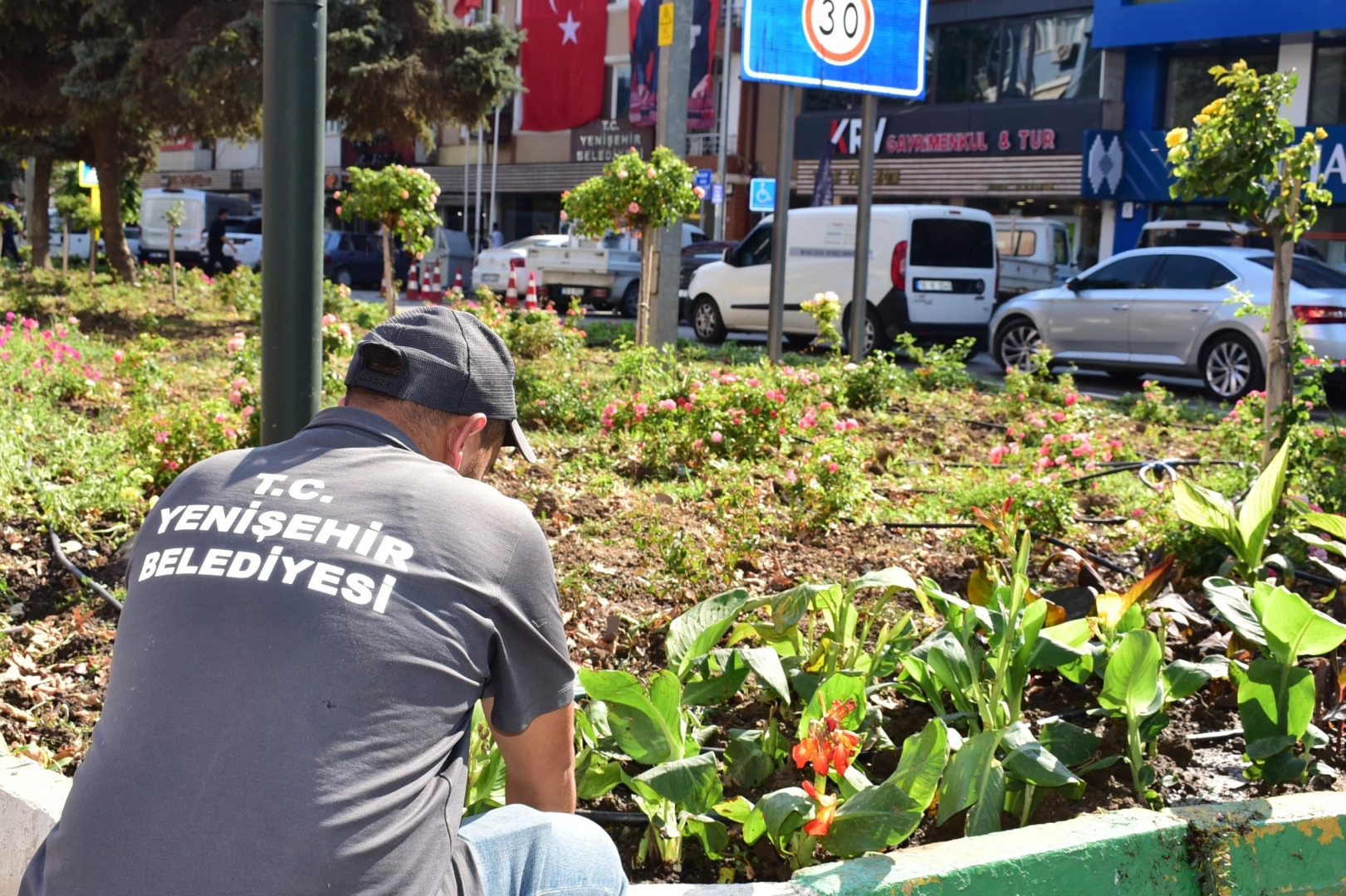 Bursa Yenişehir'in kalbi çiçek açtı 
