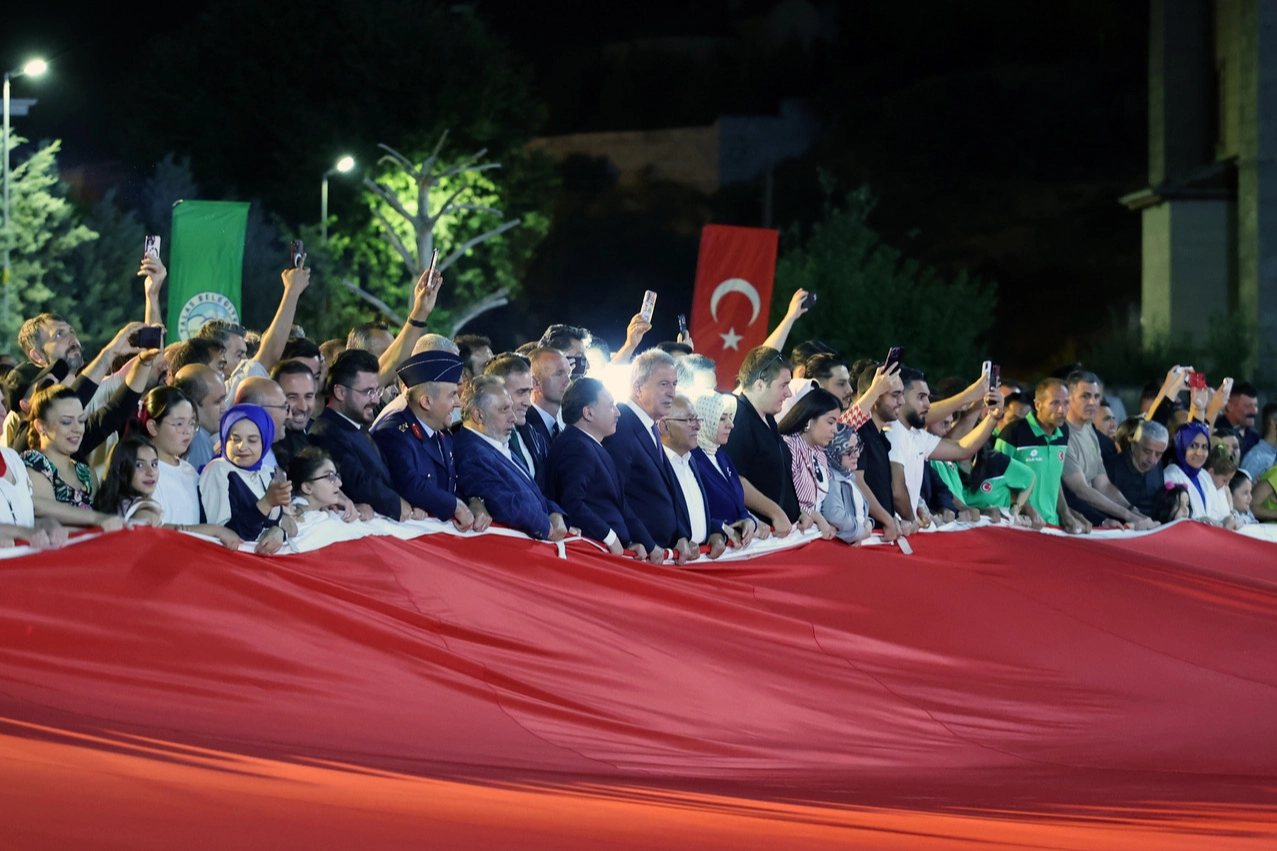 Kayseri Talas'ta 15 Temmuz'a 'en büyük bayrak' damgası 