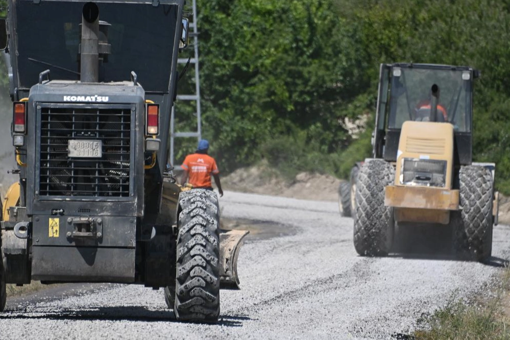 Yarmasu’da 8 kilometrelik yol sathi asfaltla yenilendi 