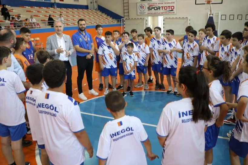 Bursa İnegöl'de yaz spor okullarında 1.792 çocuk sporla buluştu 