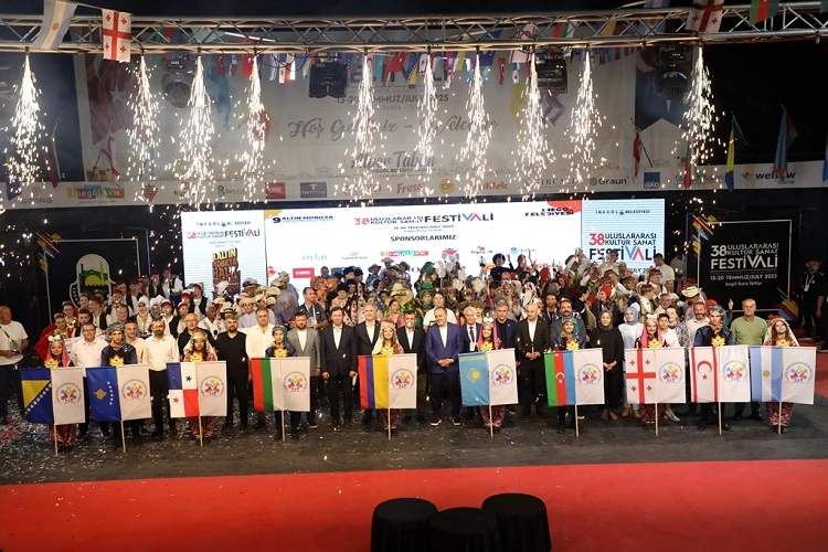 Bursa İnegöl'de Altın Mobilya KKTC'nin 