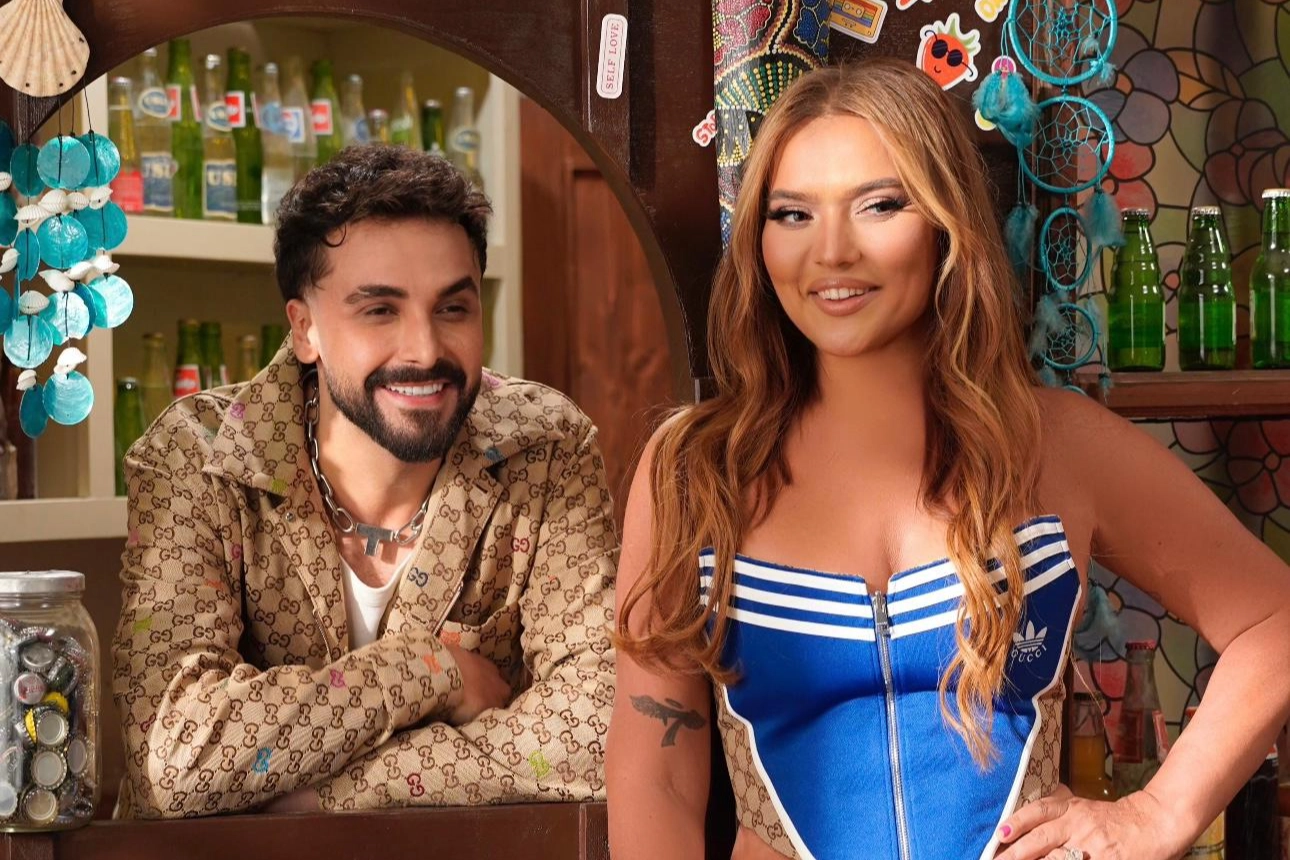 Sefo ve Demet Akalın dünyayı sallıyor! “Yerinde Dur” billboard listesinde 17. sırada! 