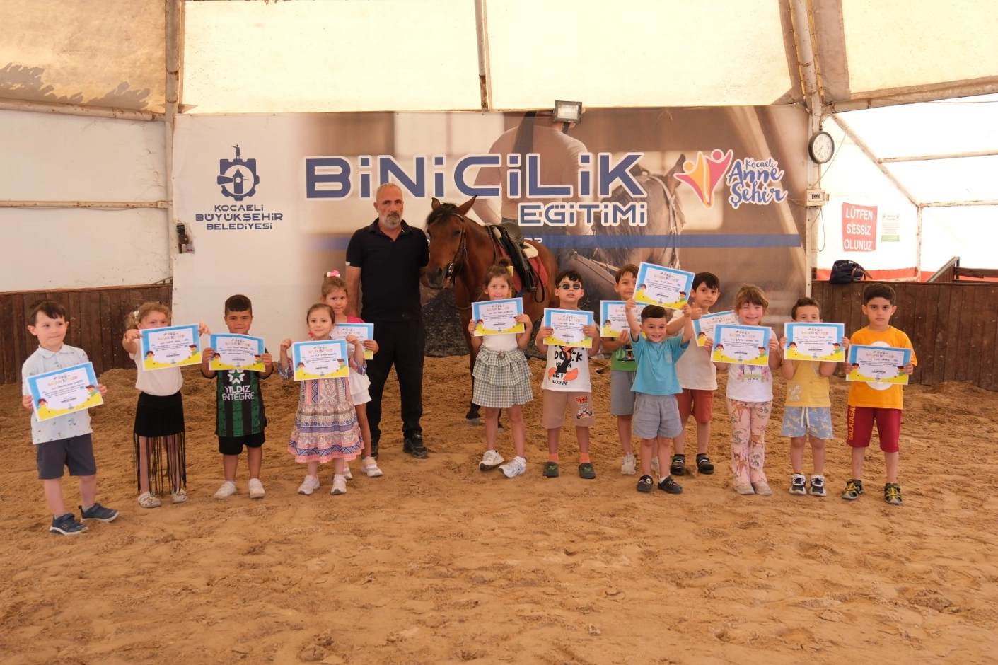 Kocaeli'de minik biniciler at sevgisiyle büyüyor 