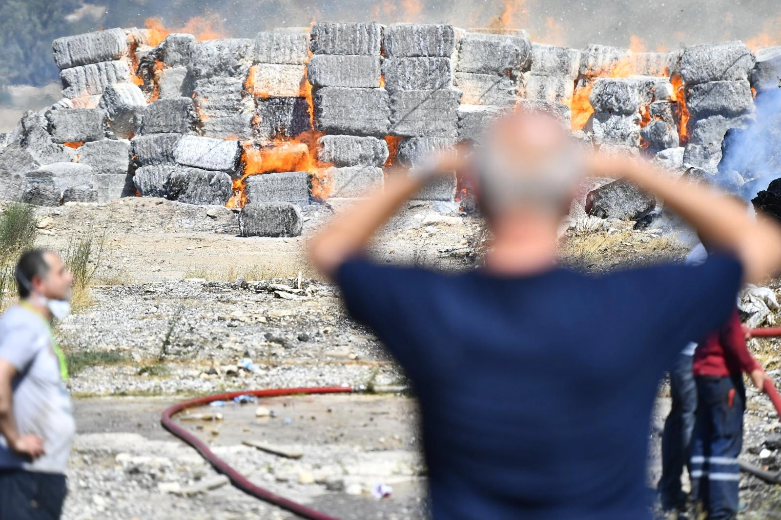 İzmir İtfaiyesi'nin yangınlarla mücadelesi sürüyor 