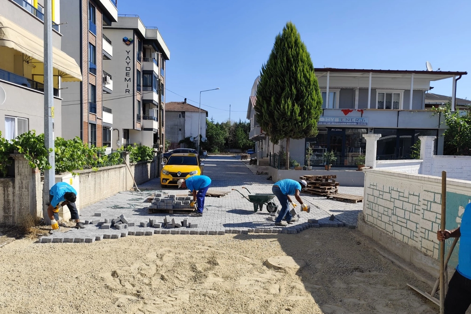İzmit Yörükler Sokak’ta bozulan parke yola yenileme 