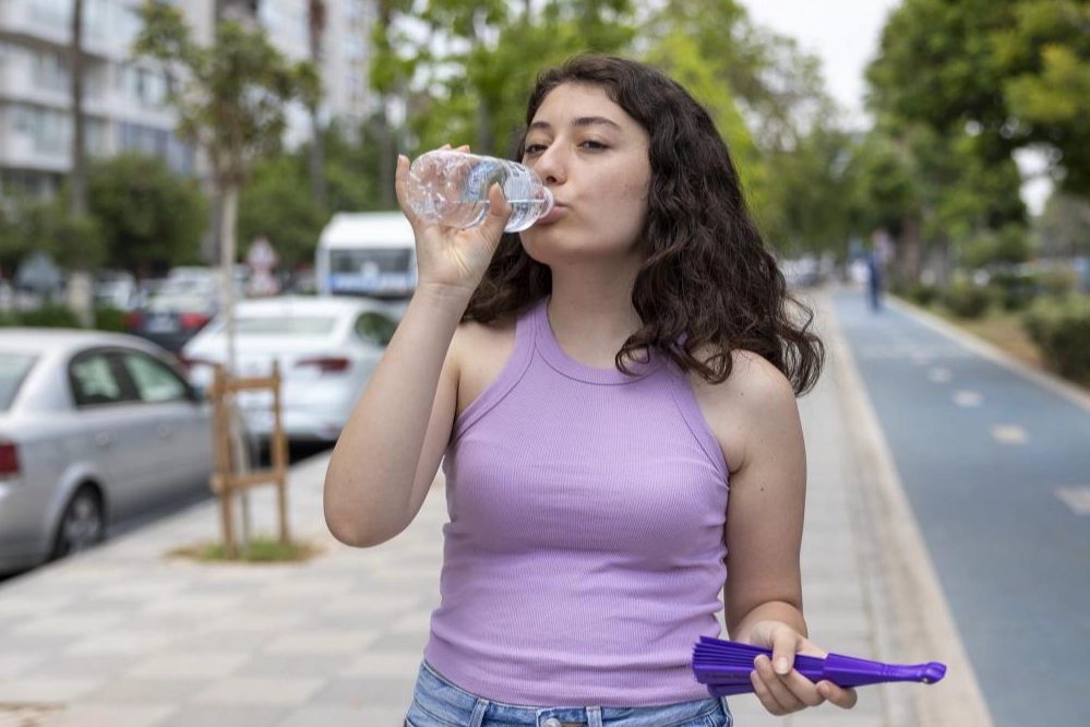 Mersin'de artan hava sıcaklığına karşı uyarılar 