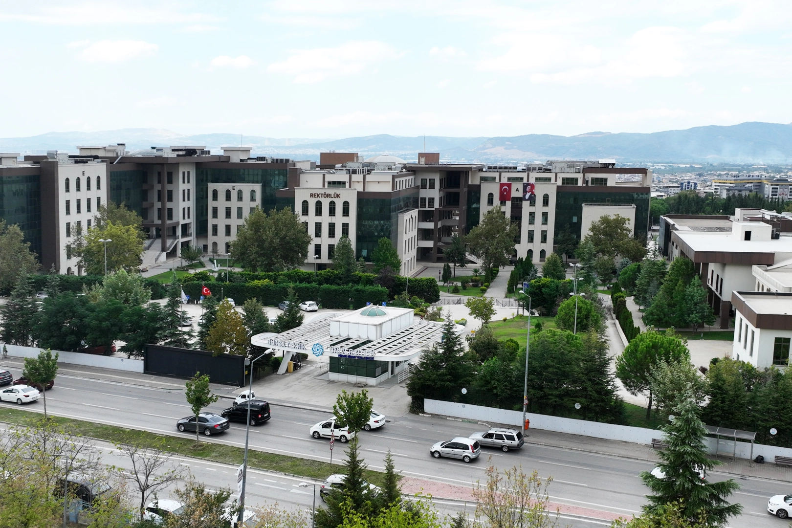 BTÜ'ye YÖKAK'tan 5 yıllık tam akreditasyon 