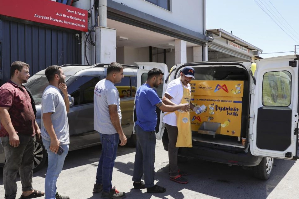 Mersin’de yaz serinliği: 5 yıllık limonata geleneği sürüyor 