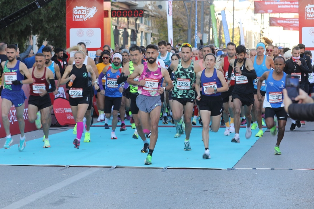 Gazi yarı maratonu için geri sayım başladı 