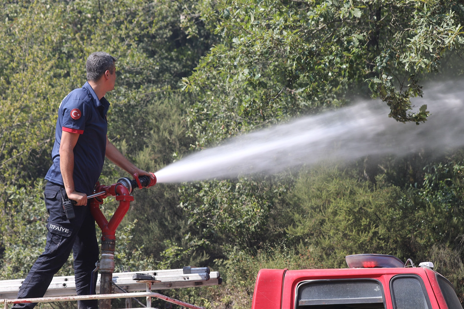 Sakarya’da aynı anda 3 orman yangını: Nuruosmaniye’de müdahale devam ediyor 