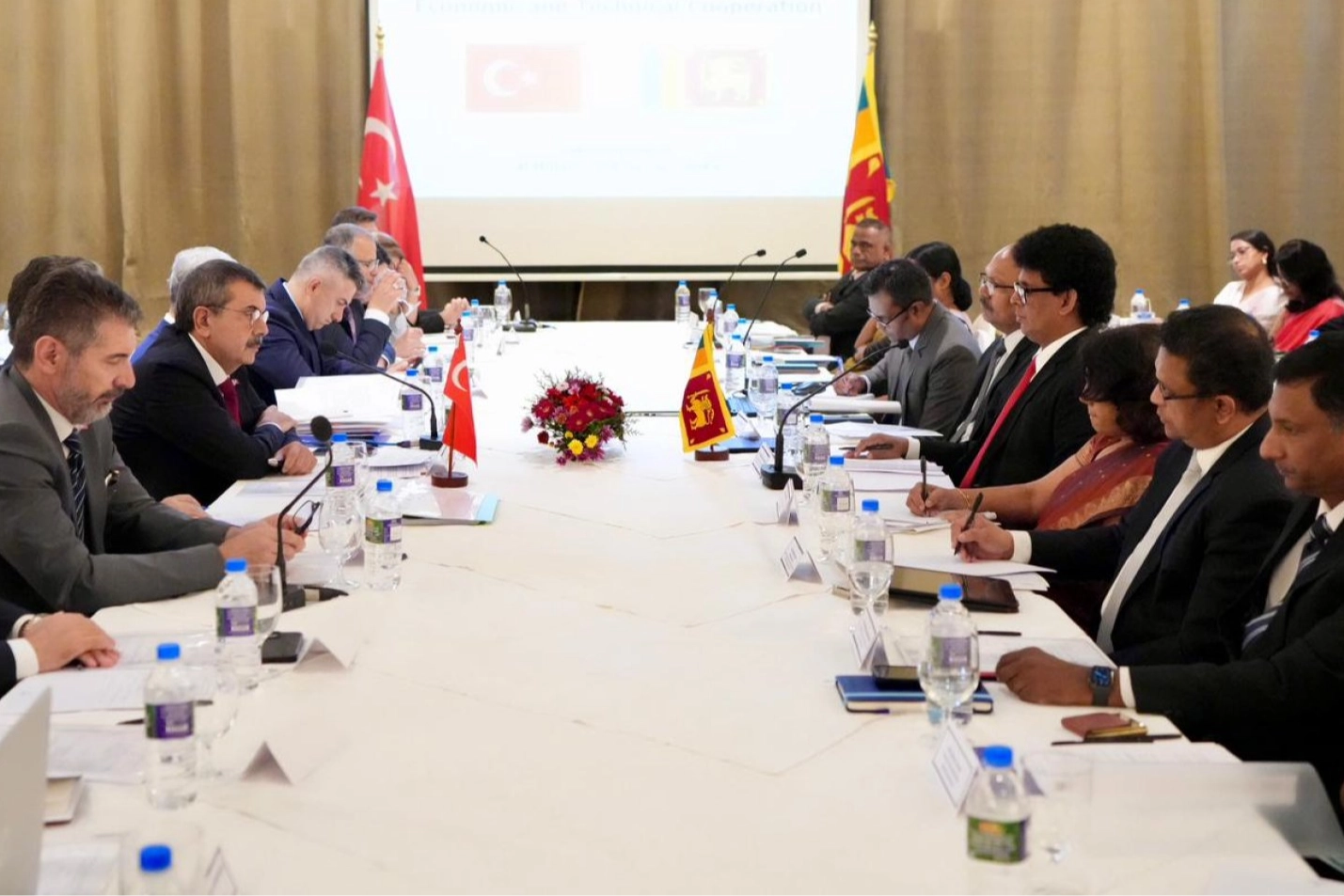 Bakan Tekin Türkiye-Sri Lanka iş birliği toplantısında 