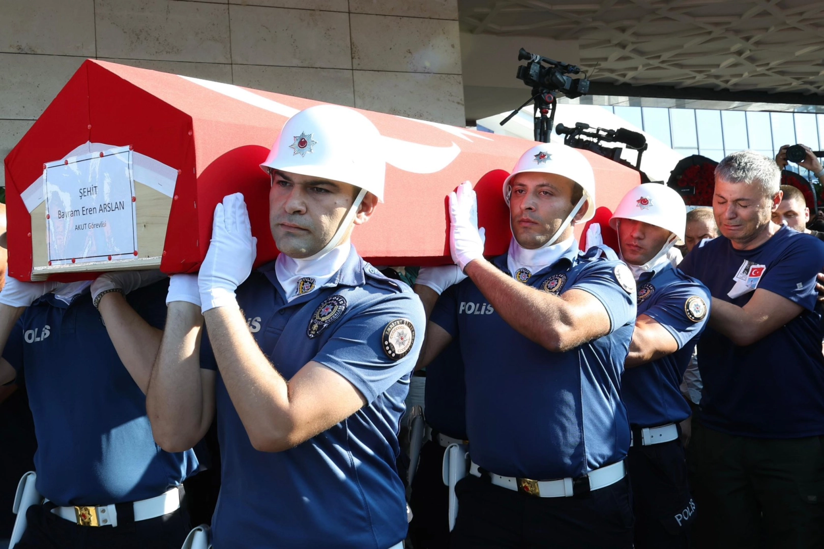 Seyitgazi’de şehit olan AKUT gönüllüleri son yolculuğuna uğurlandı 