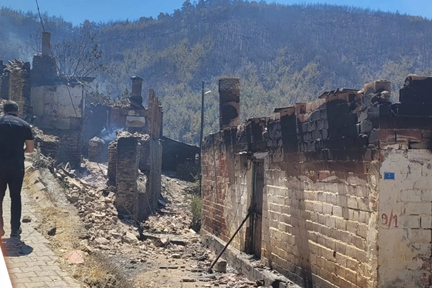 4 ildeki yangınlarda 87 bağımsız birim ağır hasar gördü 