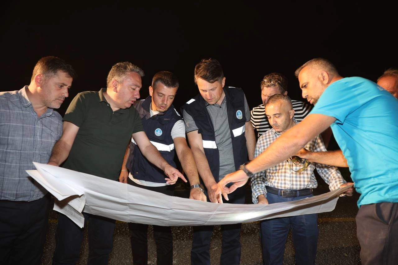SASKİ Hendek’te gece boyunca çalıştı 
