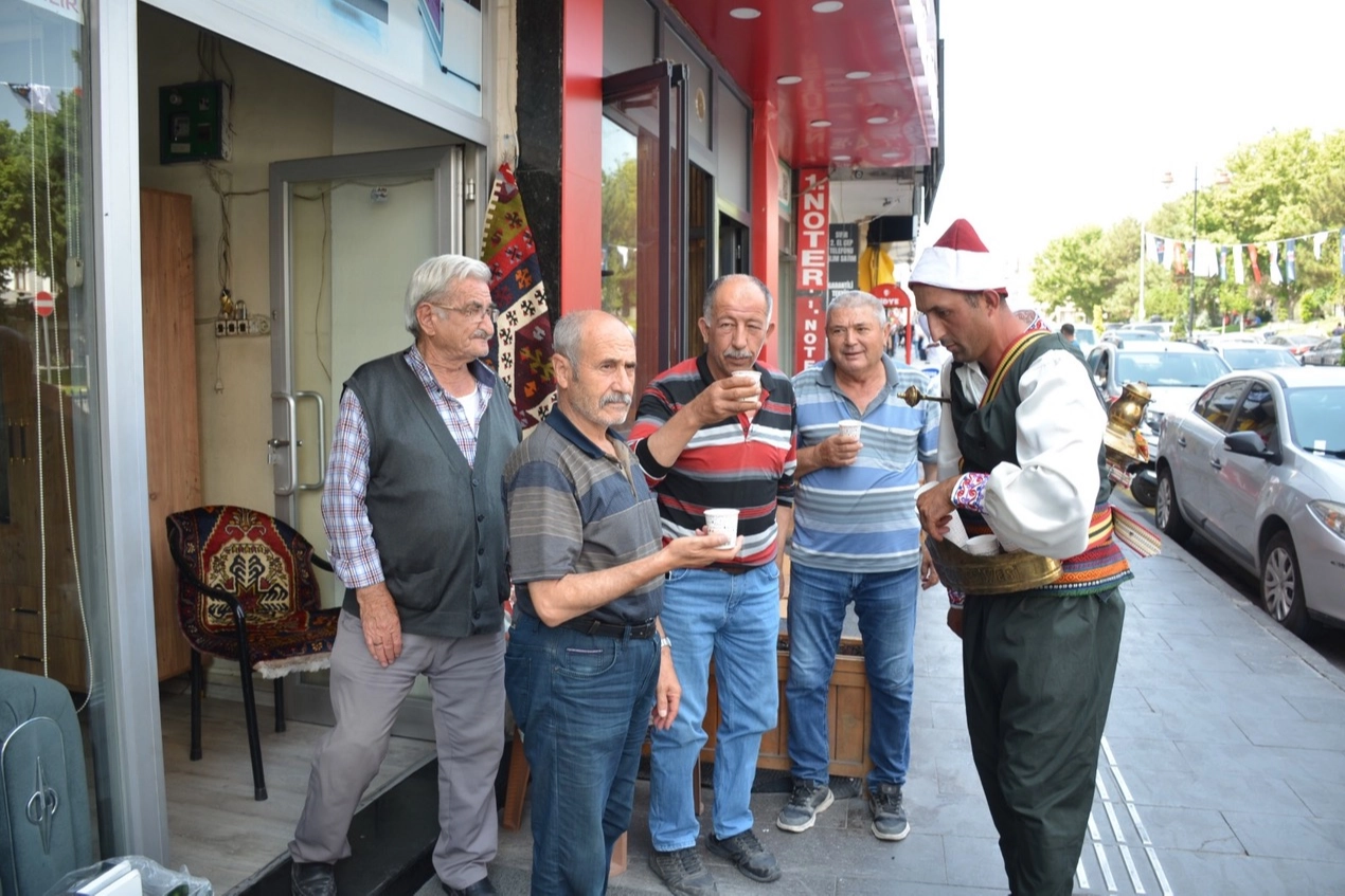 Nevşehir Belediyesi'nden limonata ikramı 
