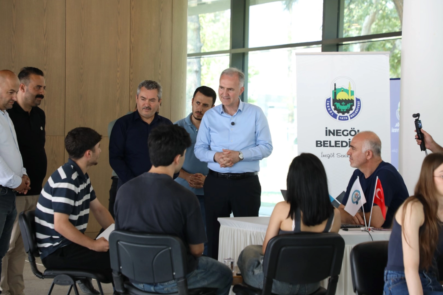 İnegöl Belediyesi, üniversite yolunda gençlere rehberlik ediyor 