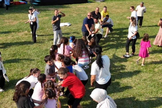 Kocaeli Kandıra’da halat çekme yarışının galibi çocuklar oldu 