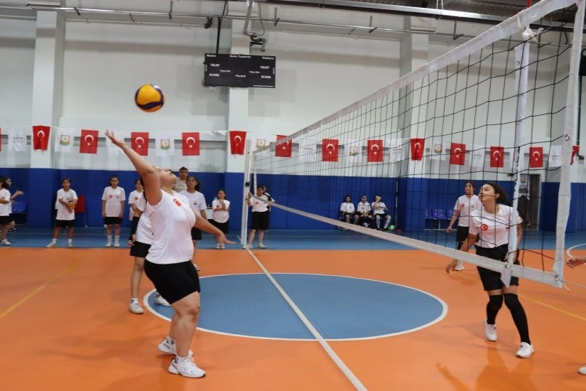 Kız çocuklarından voleybol kursuna yoğun ilgi 