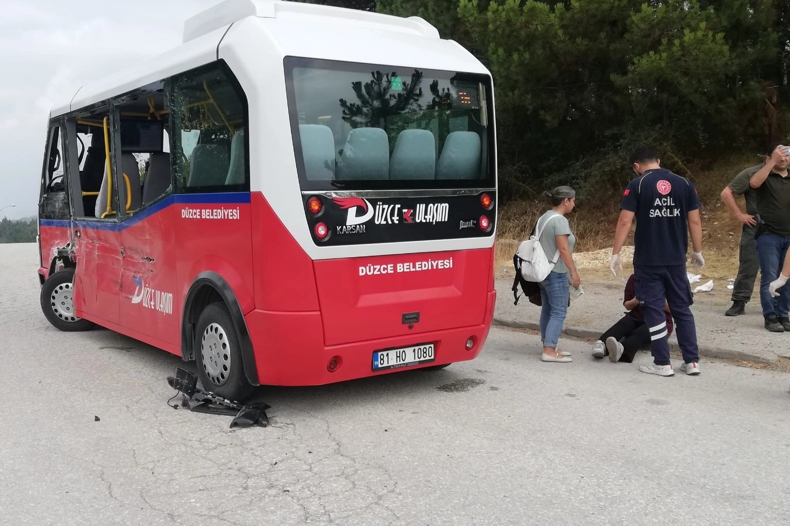 Düzce’de kamyon ile minibüs çarpıştı: 7 yaralı 