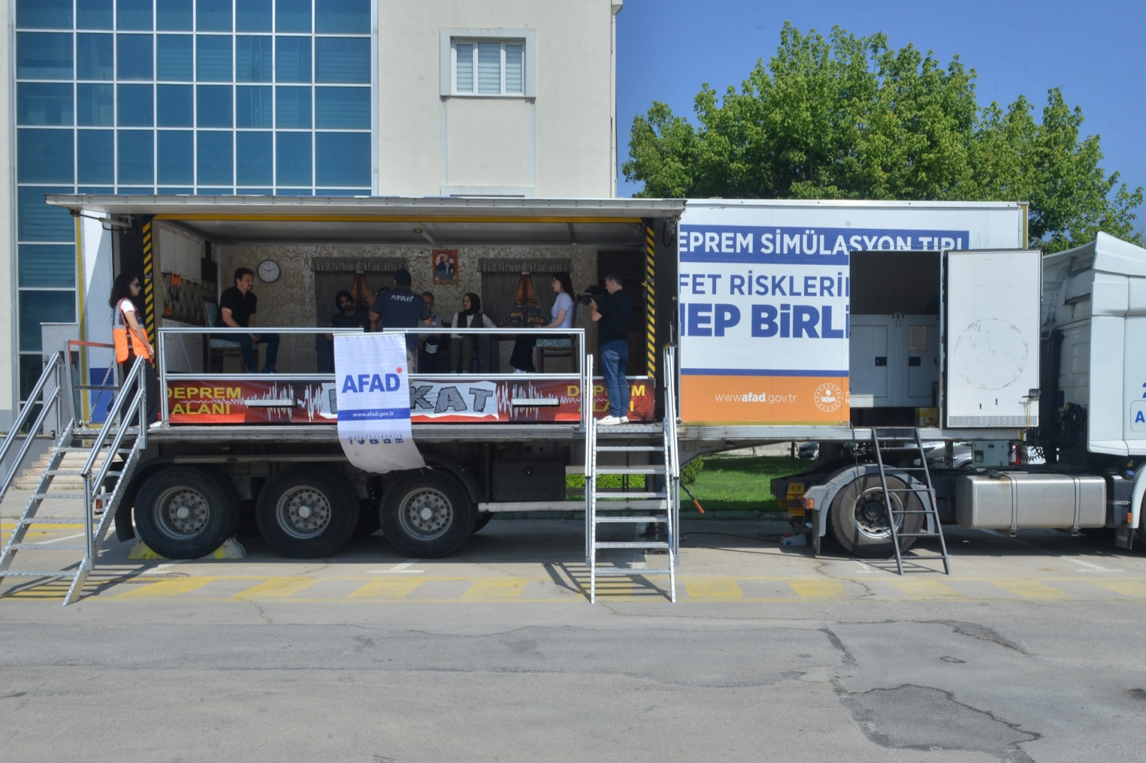 BUSKİ çalışanlarına deprem eğitimi 