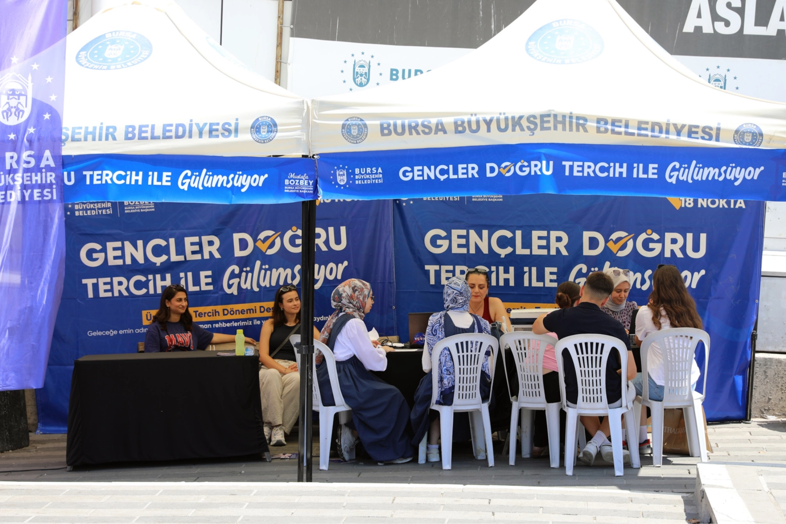 Bursa'da üniversite tercihlerine Büyükşehir rehberliği... 11 ilçede 18 farklı nokta planlandı 